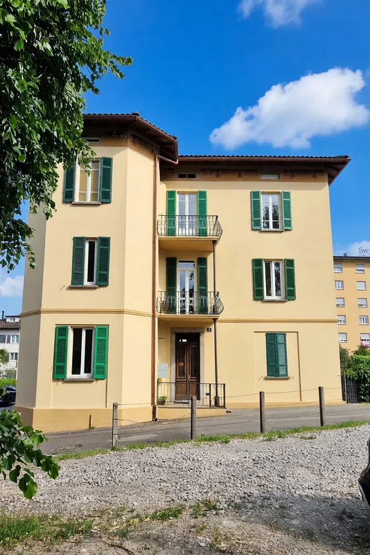 Bel 3,5 in posizione strategica con doppio balcone e due posteggi, foto 6