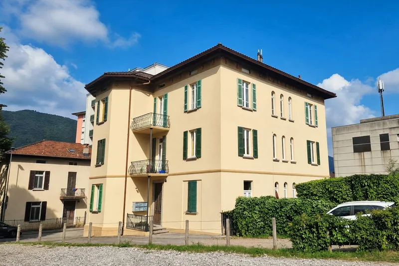 Bel 3,5 in posizione strategica con doppio balcone e due posteggi, foto 4