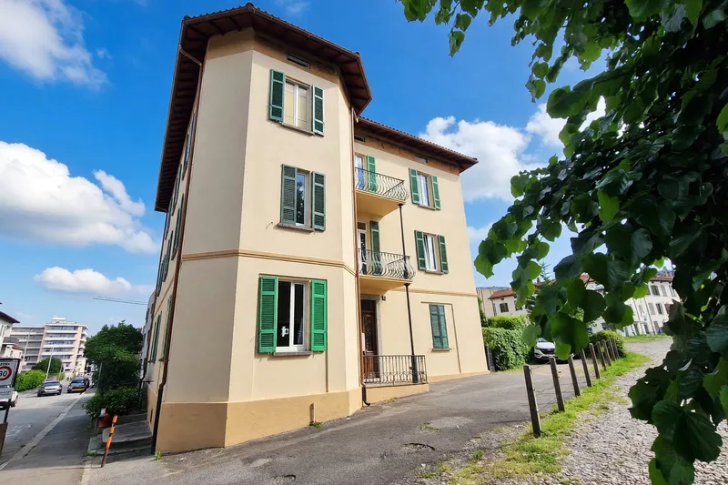 Bel 3,5 in posizione strategica con doppio balcone e due posteggi, foto 5