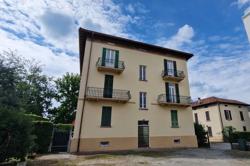 Bel 3,5 in posizione strategica con doppio balcone e due posteggi, foto 3