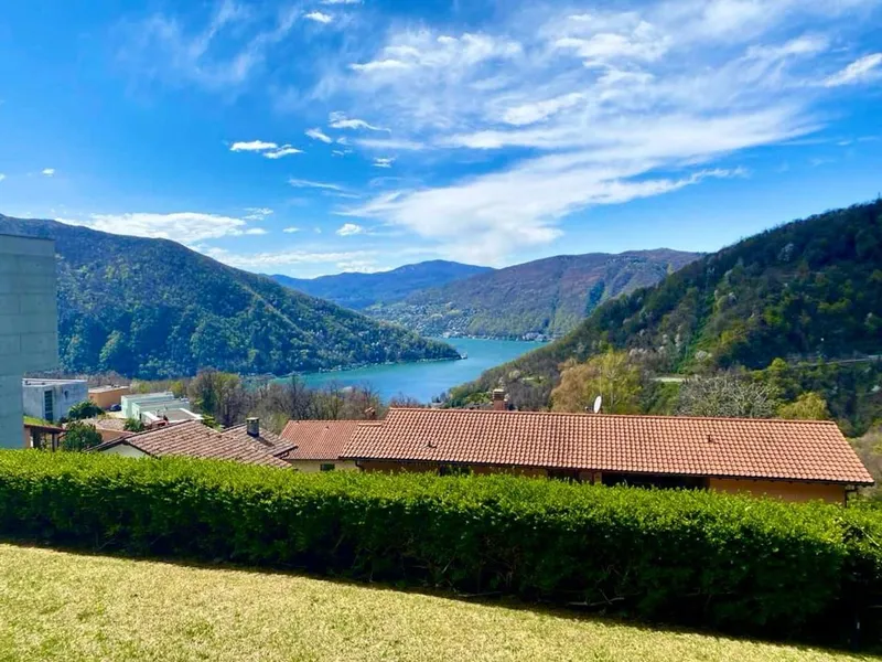 Interessante terreno edificabile con meravigliosa vista lago., Foto 4