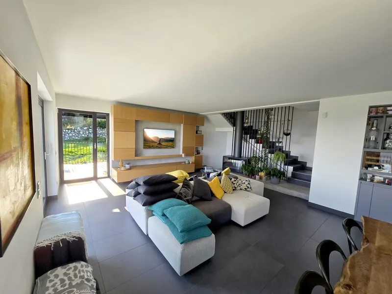 Lussuosa villa 4,5 con giardino, orto e vista aperta., Foto 5