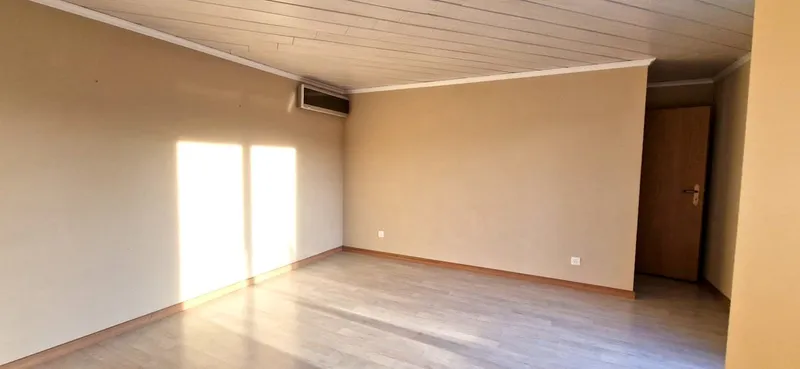 Duplex 4,5 in bifamiliare con panorama, giardino privato e grottino., Foto 7