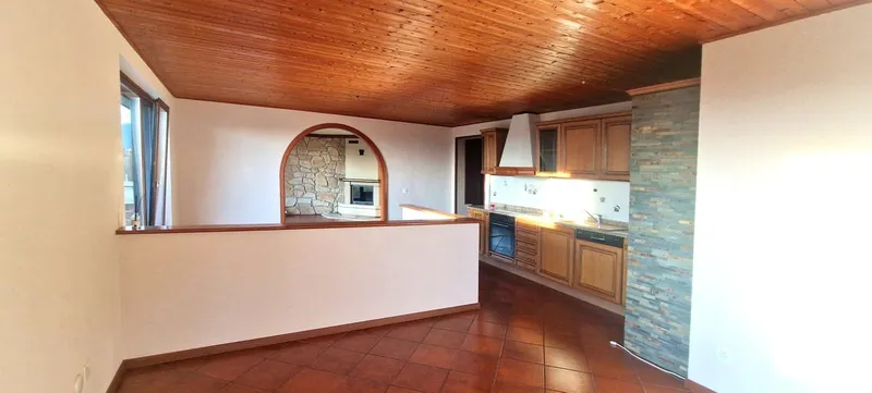Duplex 4,5 in bifamiliare con panorama, giardino privato e grottino., Foto 4