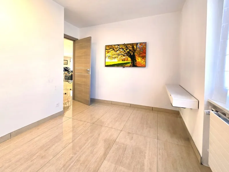 Raffinato 4,5 completamente ristrutturato con terrazza e camino., Foto 9