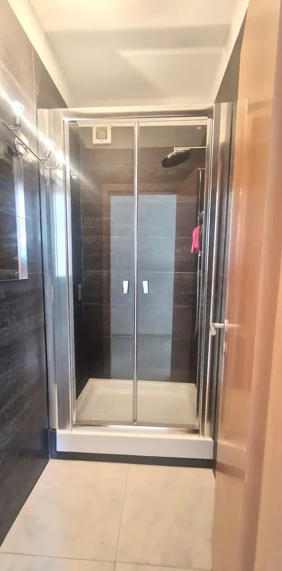 Moderno ampio 4,5 ristrutturato con terrazzo coperto e balcone., photo 8