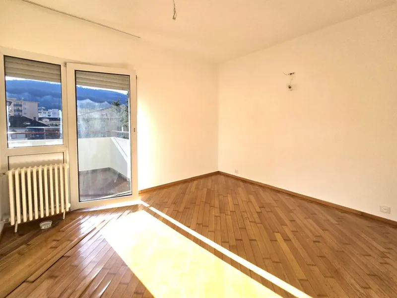 Interessante luminoso 3,5 ristrutturato con terrazza coperta, photo 8