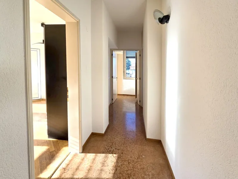 Interessante luminoso 3,5 ristrutturato con terrazza coperta, photo 4