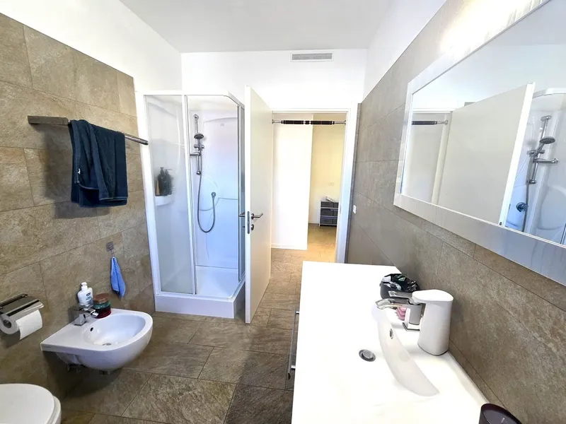 Bel 4,5 locali in stile moderno con grande terrazza coperta., foto 8
