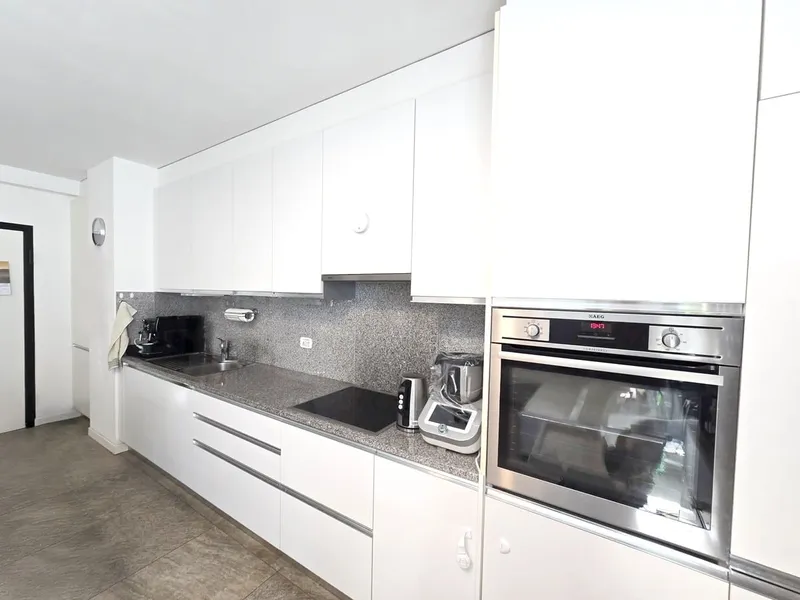 Bel 4,5 locali in stile moderno con grande terrazza coperta., foto 3