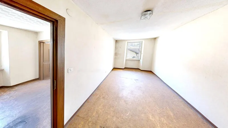 Affascinante casa storica 5,5 da riattare con affaccio sui monti., photo 4