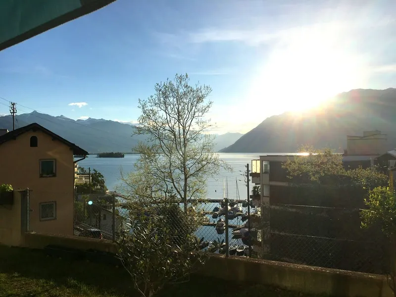 Ampio 5,5 con giardino e terrazza con affaccio sul lago a Brissago, photo 7