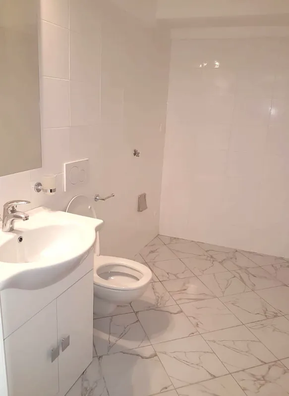 Bell'appartamento 3,5 locali ristrutturato con cucina open space, photo 8