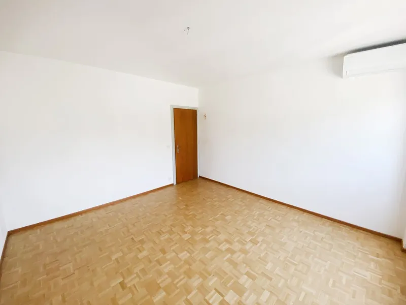 Splendido comodo 3,5 locali ristrutturato con terrazzo panoramico, foto 8
