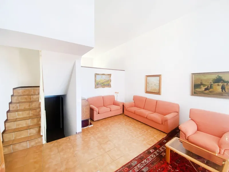 Casa semi-indipendente 4,5 locali con giardino e soggiorno duplex, Foto 3