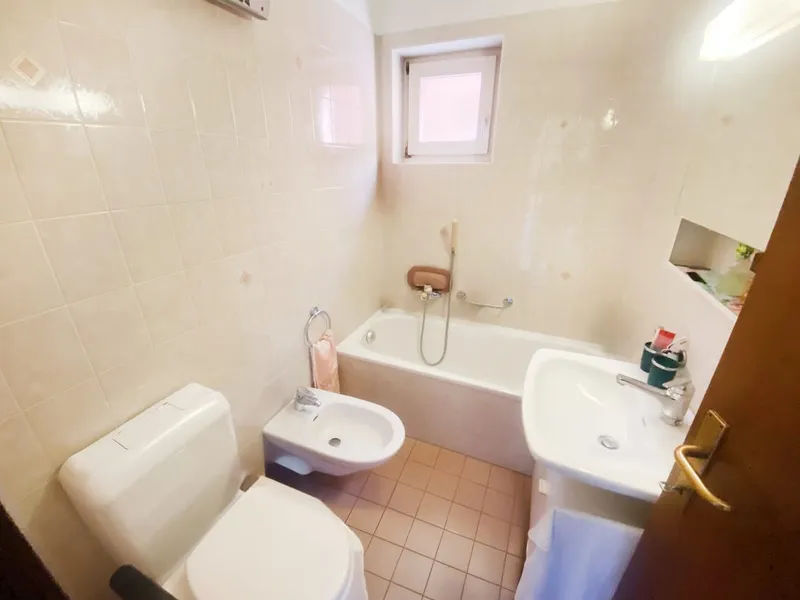 Casa semi-indipendente 4,5 locali con giardino e soggiorno duplex, Foto 10