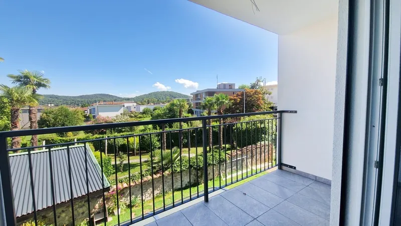 Nuovo appartamento 2,5 locali con balcone coperto e vista aperta, photo 4
