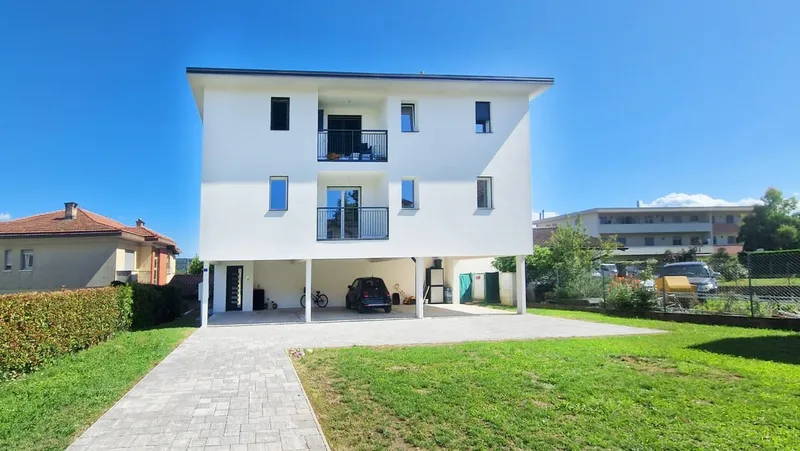 Nuovo appartamento 2,5 locali con balcone coperto e vista aperta, photo 1