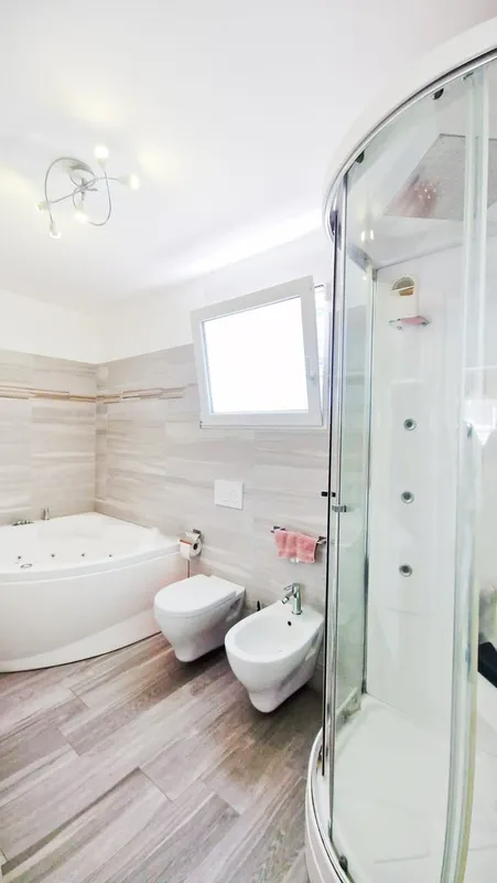 Moderna casa indipendente 6,5 con giardino con vasca idromassaggio, Foto 10