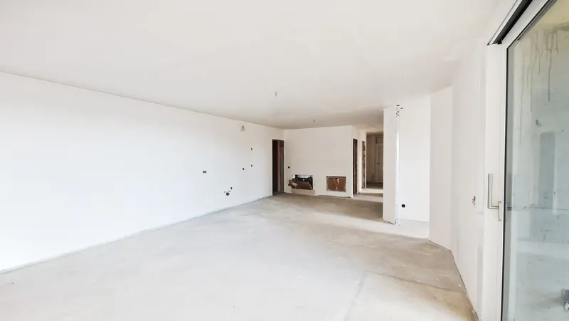 Nuovo 4,5 locali in stile moderno con veranda e ampio giardino privato, Foto 2
