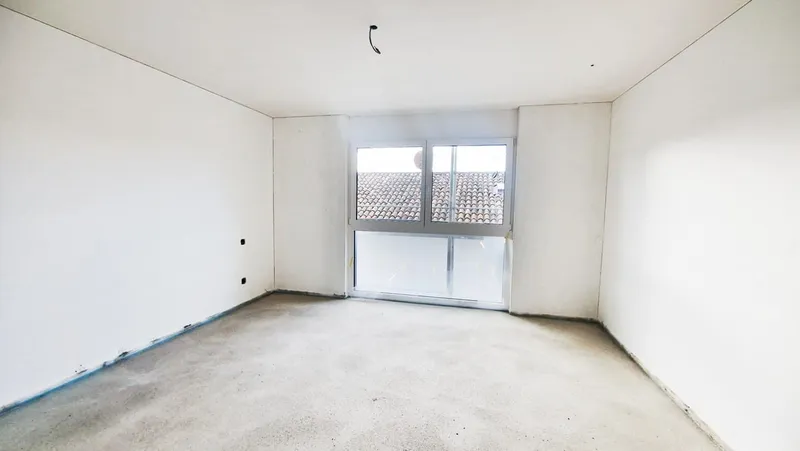 Nuovo 4,5 locali in stile moderno con veranda e ampio giardino privato, Foto 4