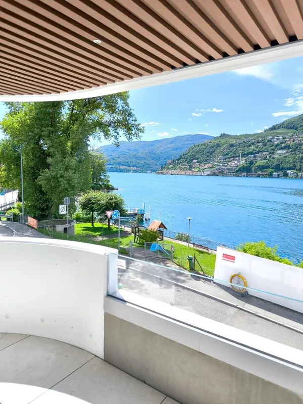 Prestigiosa villa 4,5 vista lago con rooftop e posto barca privato, photo 13