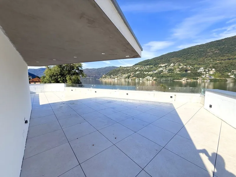 Prestigiosa villa 4,5 vista lago con rooftop e posto barca privato, photo 11