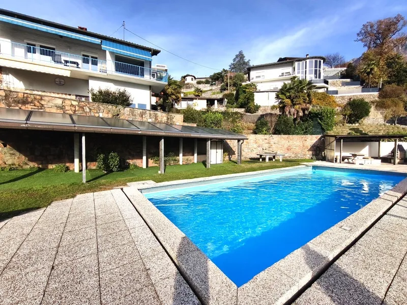 Luminoso 2,5 con ampia terrazza vista lago in residenza con piscina, foto 2