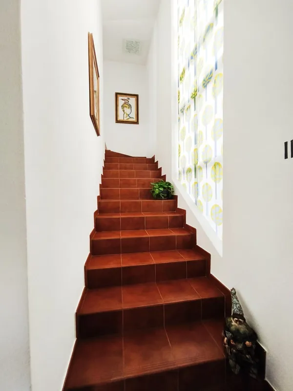 Elegante villa indipendente 5,5 locali con piscina e ampio giardino, Foto 7