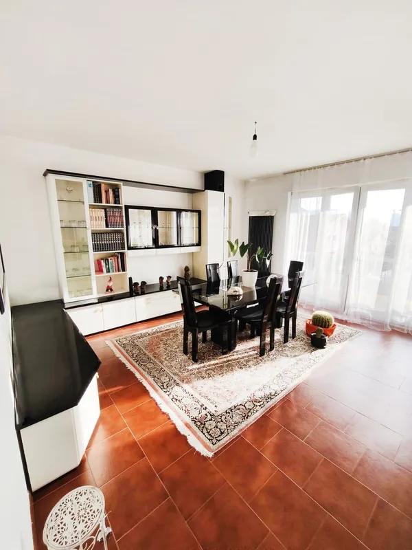Elegante villa indipendente 5,5 locali con piscina e ampio giardino, Foto 3