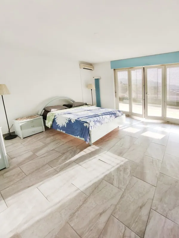 Elegante villa indipendente 5,5 locali con piscina e ampio giardino, Foto 8