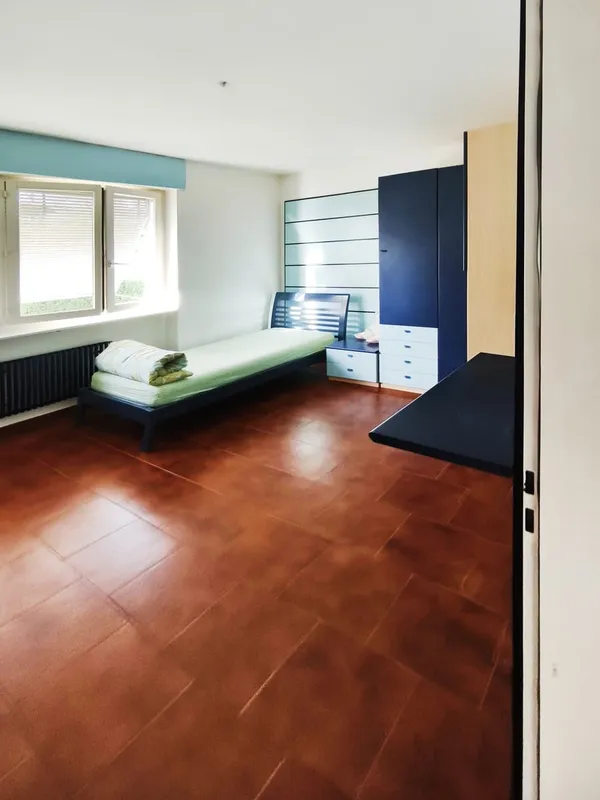 Elegante villa indipendente 5,5 locali con piscina e ampio giardino, Foto 10