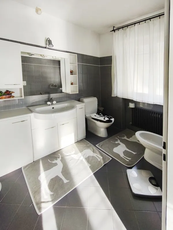 Elegante villa indipendente 5,5 locali con piscina e ampio giardino, Foto 11