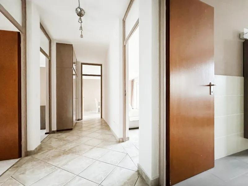 Elegante 3,5 ristrutturato con terrazzo e balcone in zona tranquilla, foto 4