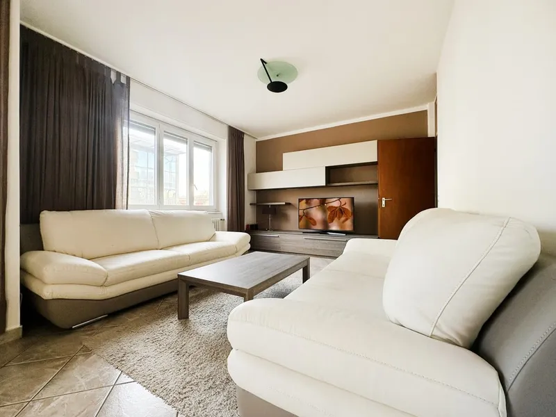 Elegante 3,5 ristrutturato con terrazzo e balcone in zona tranquilla, foto 1