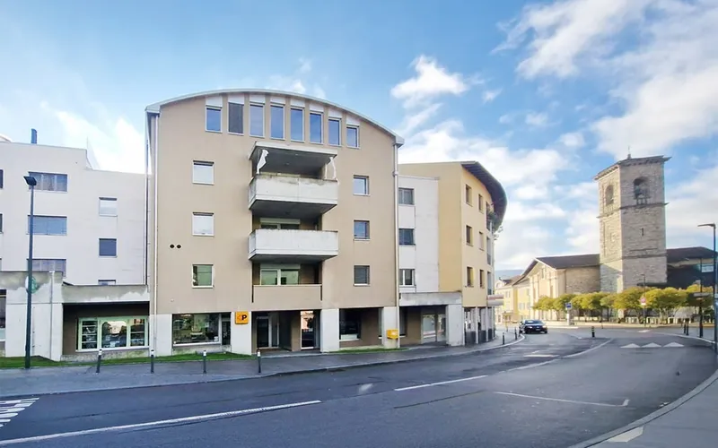 Elegante ampio 3,5 con balcone coperto e posteggio in autorimessa, foto 1