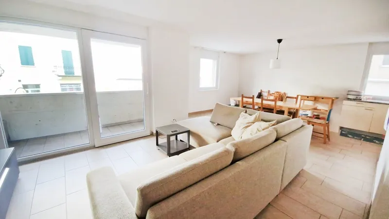 Elegante ampio 3,5 con balcone coperto e posteggio in autorimessa, foto 3