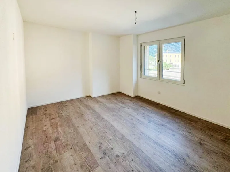 Casa bifamiliare di reddito con due appartamenti e spazio magazzino., Foto 4