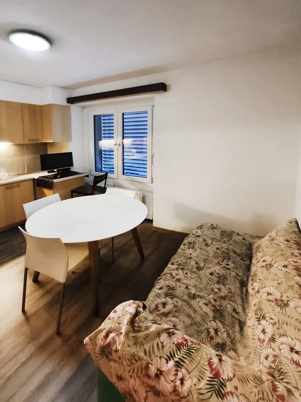 Casa bifamiliare di reddito con due appartamenti e spazio magazzino., Foto 9