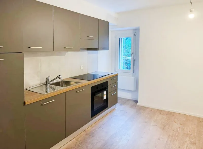 Casa bifamiliare di reddito con due appartamenti e spazio magazzino., Foto 2