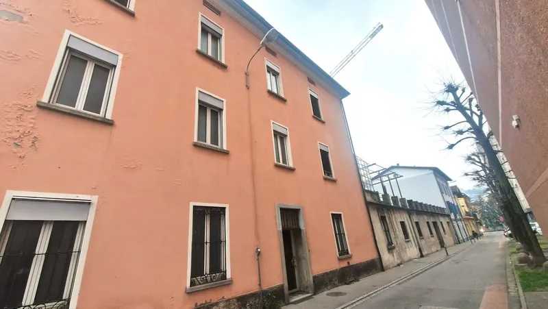 Palazzina a reddito centrale da riattare con licenza approvata., foto 4