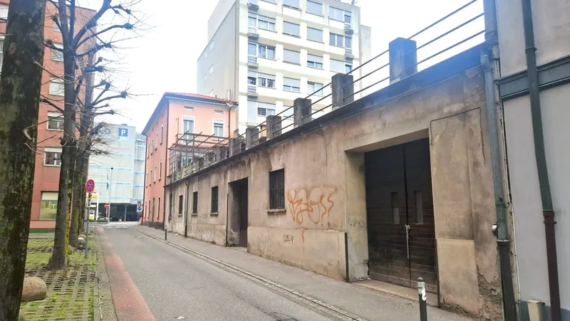 Palazzina a reddito centrale da riattare con licenza approvata., foto 3