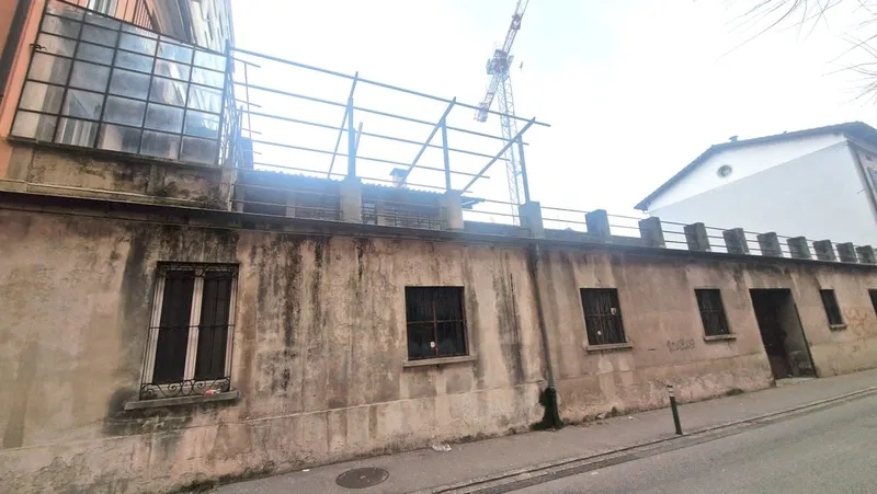 Palazzina a reddito centrale da riattare con licenza approvata., foto 5