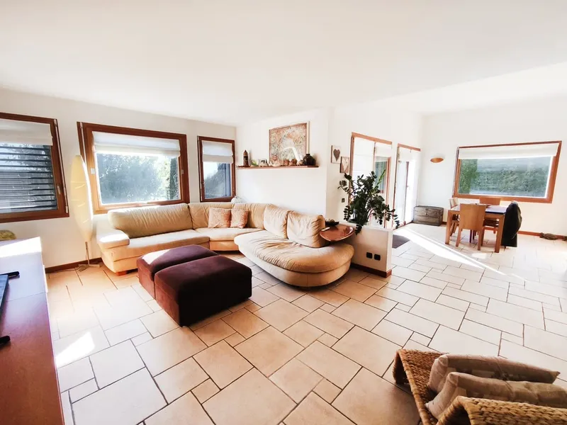Villa 5,5 locali con piscina riscaldata, giardino privato e ampi spazi, foto 6