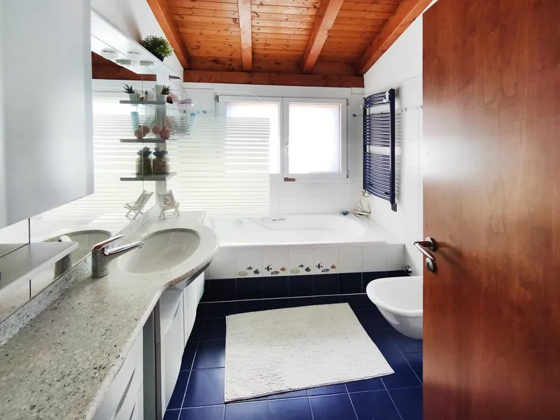 Villa 5,5 locali con piscina riscaldata, giardino privato e ampi spazi, foto 13