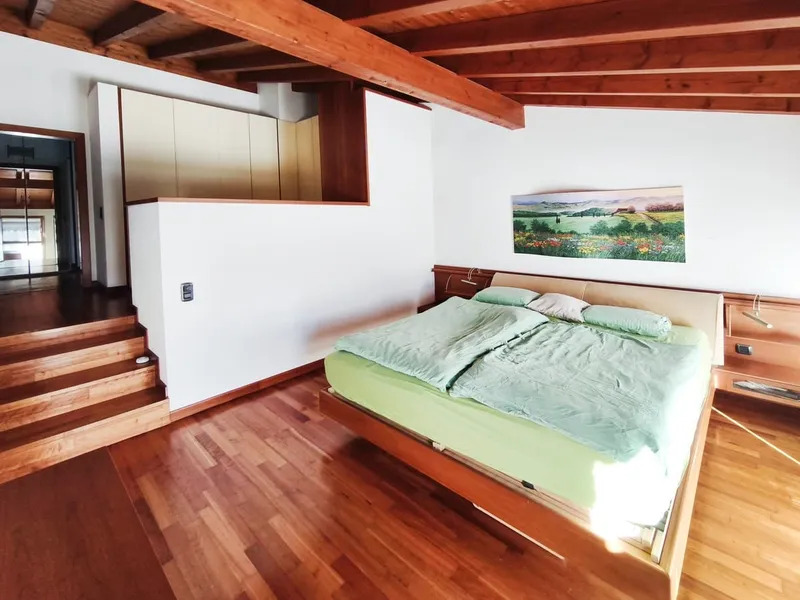 Villa 5,5 locali con piscina riscaldata, giardino privato e ampi spazi, foto 8