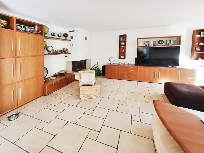Villa 5,5 locali con piscina riscaldata, giardino privato e ampi spazi, foto 4