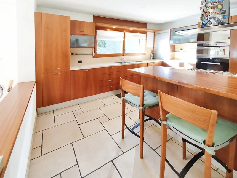 Villa 5,5 locali con piscina riscaldata, giardino privato e ampi spazi, foto 7