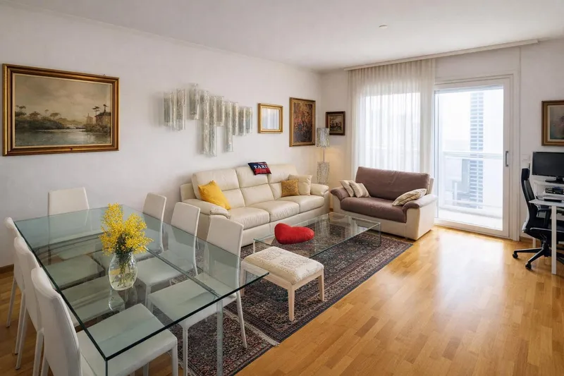 Raffinato 3,5 locali con terrazza coperta e finiture di pregio., Foto 4