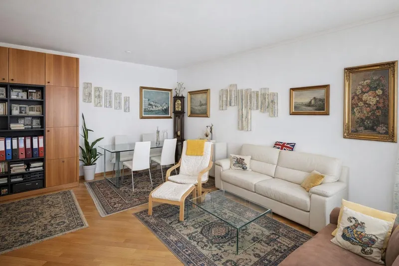 Raffinato 3,5 locali con terrazza coperta e finiture di pregio., Foto 3